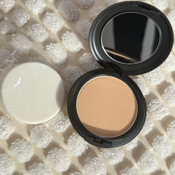 NWOB *not swatched* MAC Cosmetics Studio Fix Plus Powder Foundation| shade: C35 - Picture 3 of 8